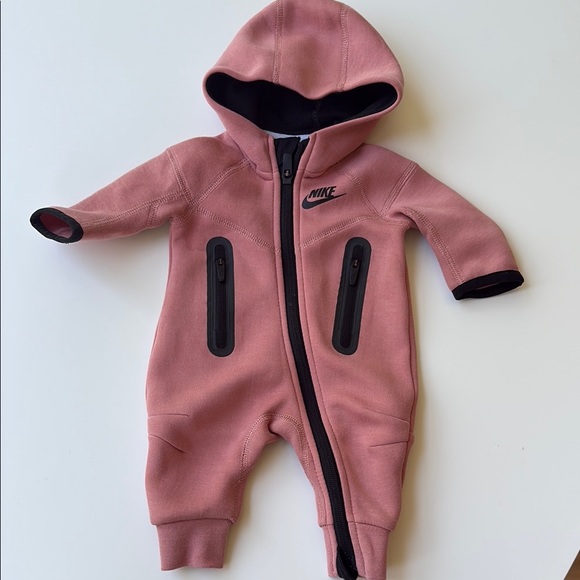 Nike Newborn Tech Fleece - Picture 1 of 1